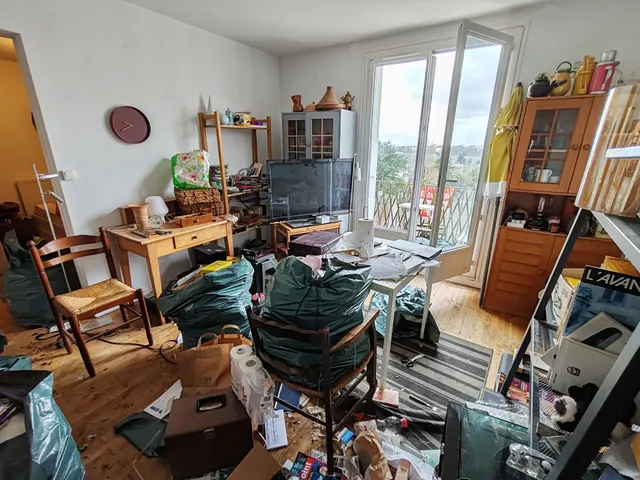 Chantier réel de débarras d'appartement par Les Videurs